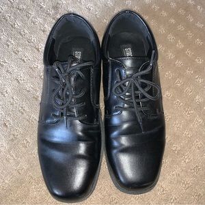 EUC Boys Dress Shoes, Size 5